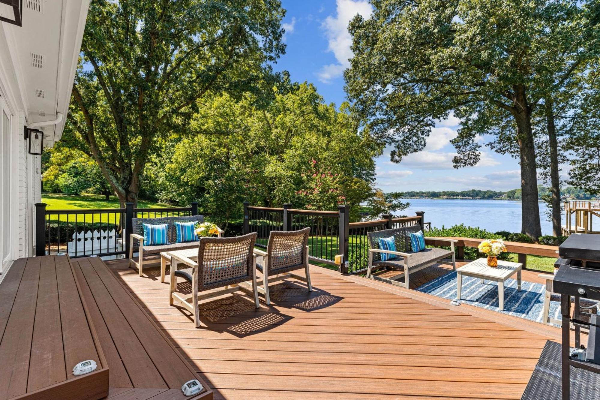 Lakefront Living موورسفيل المظهر الخارجي الصورة