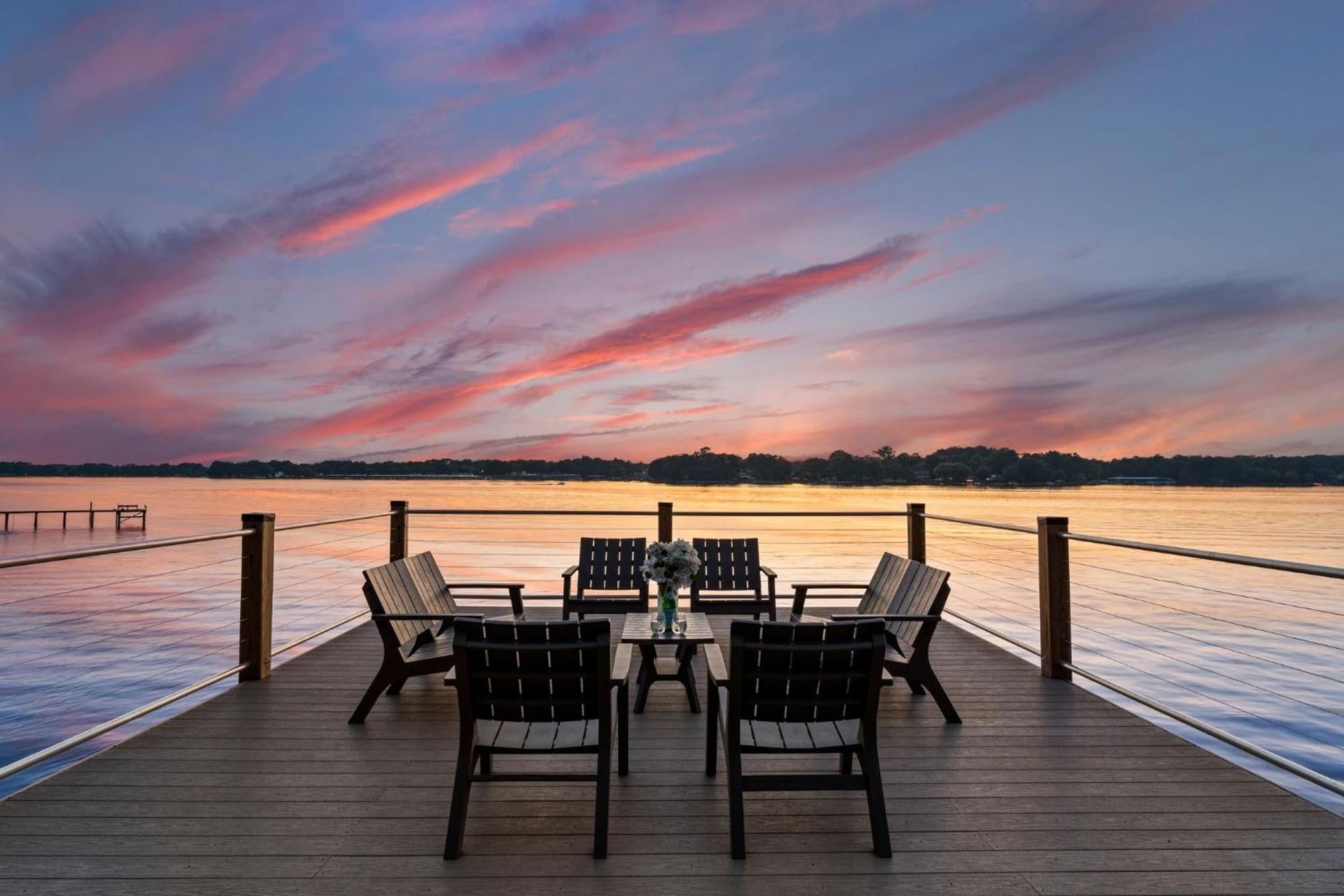 Lakefront Living موورسفيل المظهر الخارجي الصورة